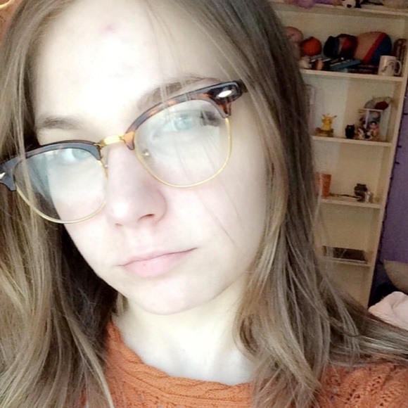 Meet your Posher, Nicole - Picture 1 of 1